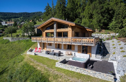 Mayens-de-Riddes Ski Chalet | Chalet Charbray: 10/10 Rated Retreat with Hot Tub & Sauna