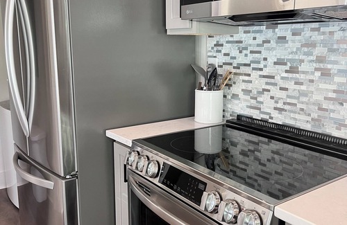 Auburn Cottage | Chic 1BR Cottage in Downtown Auburn - Rated 10/10!