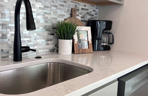 Auburn Cottage | Chic 1BR Cottage in Downtown Auburn - Rated 10/10!