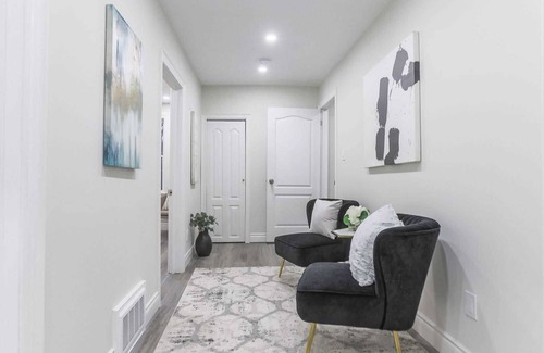 Stratford Apartment | New Luxury 2-Bed Escape, 4K TV, Walk to Downtown