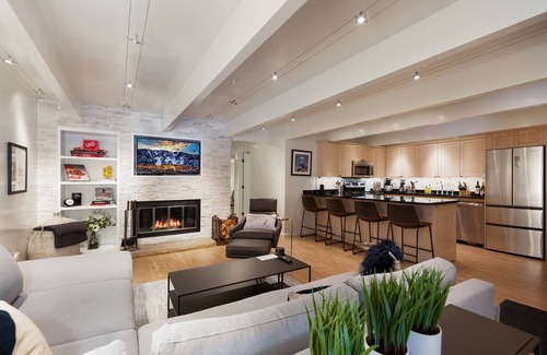 Aspen Condo | Modern 2BR Aspen Condo Near Gondola with Spa & Hot Tub