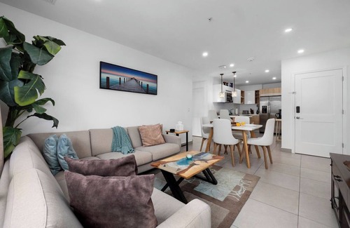 Rancho Condo | New Luxury 2BR W/Balcony Pool Gym Part Water View