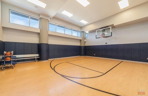 Downtown Chicago Apartment | Top-Rated 3-Bedroom Apartment in Chicago with Pool Access