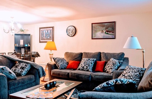 Garrison House | New 3BR Townhome with Free Wifi, Parking & High Review Score