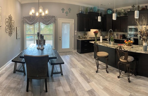 Jones Mills House | Stylish 4BD Retreat with Hot Tub Near Lake & Shopping