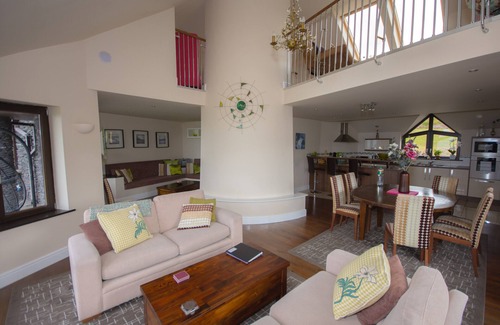 Caherdaniel House | Discover a Beachside Lodge with Sauna and Ocean Views
