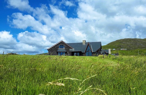 Caherdaniel House | Discover a Beachside Lodge with Sauna and Ocean Views
