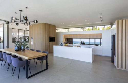 Camps Bay Villa | Elegant 6 Bedroom Villa Steps from Beach & Dining
