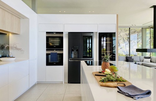 Camps Bay Villa | Elegant 6 Bedroom Villa Steps from Beach & Dining