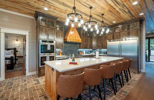 Pickens Cabin | New Luxury 8BR Cabin w/Pool, Hot Tub, Game Rooms, Pickleball, Creekside