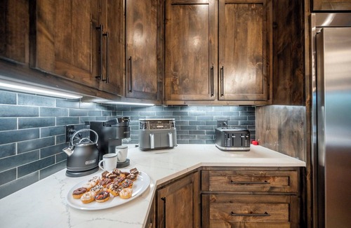 Pickens Cabin | New Luxury 8BR Cabin w/Pool, Hot Tub, Game Rooms, Pickleball, Creekside