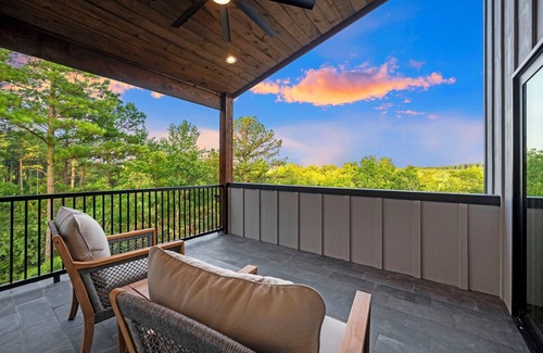 Pickens Cabin | New Luxury 8BR Cabin w/Pool, Hot Tub, Game Rooms, Pickleball, Creekside