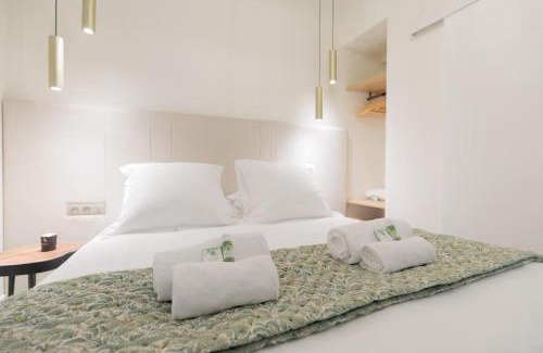 Notre Dame Apartment | Cozy 4-Star Apartment Near Notre Dame - Family Friendly Stay