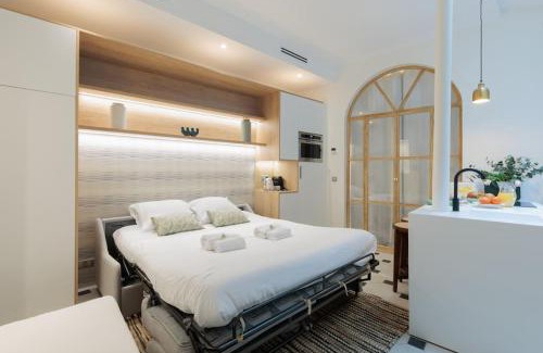 Notre Dame Apartment | Cozy 4-Star Apartment Near Notre Dame - Family Friendly Stay