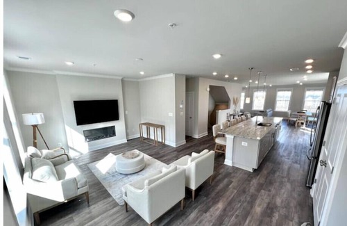 Woodbridge Apartment | Modern Comfort in Stonebridge with Top-Rated Amenities