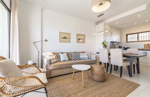 Benalmadena Costa Apartment | Beachfront Apartment with Pool & Ocean View - Rated 9.4