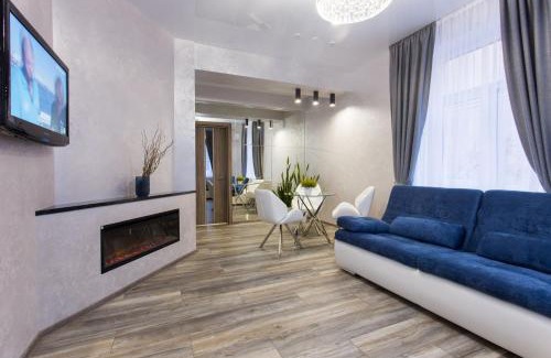 Petrovskoye Apartment | Elegant Apartment in Central Konstitution Square, Rated 9.6