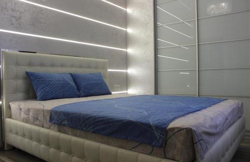 Petrovskoye Apartment | Elegant Apartment in Central Konstitution Square, Rated 9.6