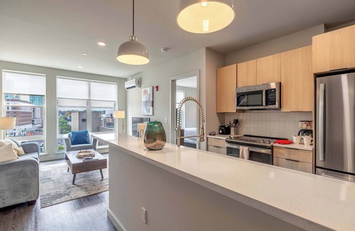 Downtown Apartment | New Luxury Apt Downtown with Pool
