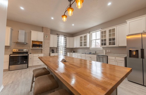 Lebanon House | Unforgettable Getaway: Four Bedrooms with Private Baths