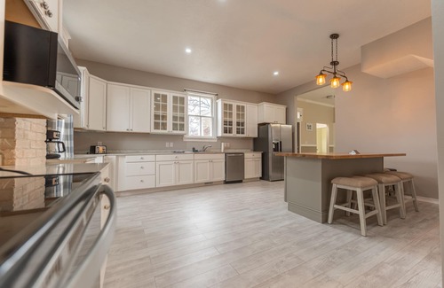 Lebanon House | Unforgettable Getaway: Four Bedrooms with Private Baths