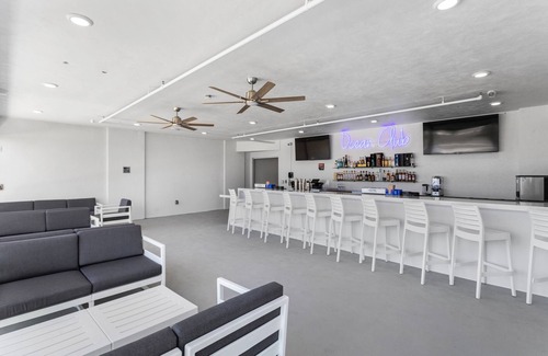 Treasure Island Condo | Exceptional Beachfront Condo Resort with Pool & Pet Friendly