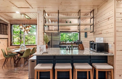 Eureka Springs Cabin | Exceptional Cabin with King Beds, Game Room & Fire Pit