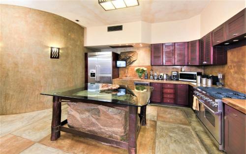 Todos Santos Villa | Unforgettable Retreat with Pool & Ocean Views at Casa Bella