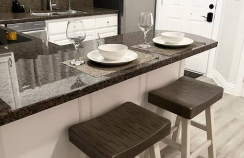 Pomona Apartment | New Luxury Guest House/Pool/Bath/Laundry