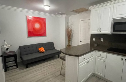 Pomona Apartment | New Luxury Guest House/Pool/Bath/Laundry
