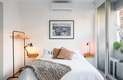 Constitucion Apartment | Experience Elegance in San Telmo: Pool, BBQ & Gym