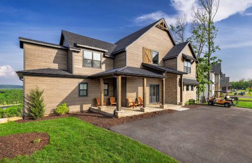 Kimberling City House | Discover the New Lakefront Lodge with Pool and Hot Tub
