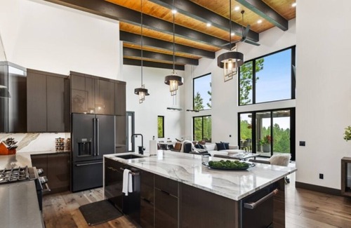 Somers House | Beautiful Montana Home with Flathead Lake Views for Families