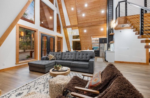 Pickens Cabin | Exceptional Tahoe Cabin with Pool, Spa & Hot Tub Access