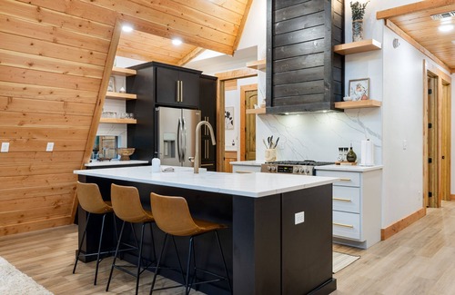 Pickens Cabin | Exceptional Tahoe Cabin with Pool, Spa & Hot Tub Access