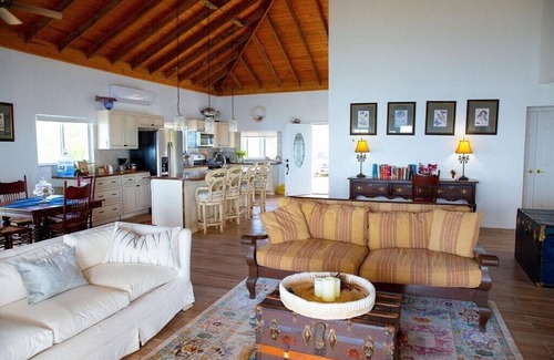 Gregory Town House | New Oceanfront 3BR Retreat with Breathtaking Sunset Views