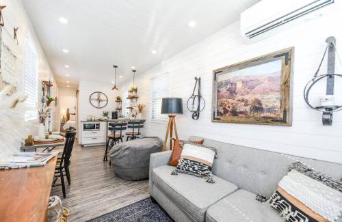 Waco House | Unforgettable New Shipping Container Stay - Rated 10/10