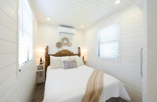 Waco House | Unforgettable New Shipping Container Stay - Rated 10/10