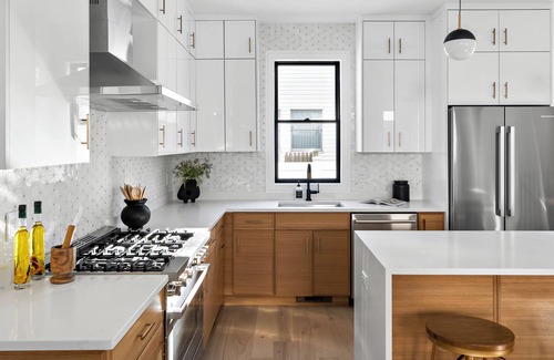 Newton House | New Luxury townhouse. 6 miles to Boston, 4 bedrooms/4 baths, private yard/patio