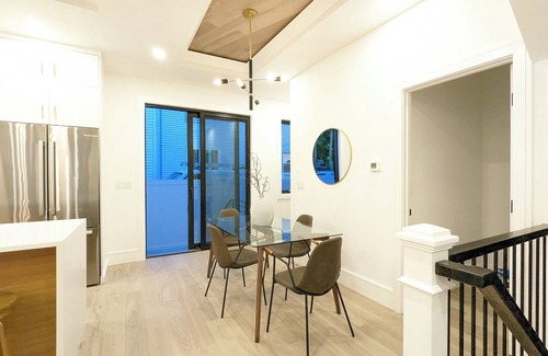 Newton House | New Luxury townhouse. 6 miles to Boston, 4 bedrooms/4 baths, private yard/patio