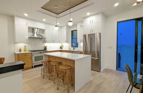 Newton House | New Luxury townhouse. 6 miles to Boston, 4 bedrooms/4 baths, private yard/patio