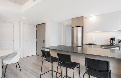Milton Park Apartment | Modern Unit in Central Montreal with Pool and Spa Access