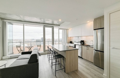 Milton Park Apartment | Modern Unit in Heart of MTL | Pet Friendly & Metro Access