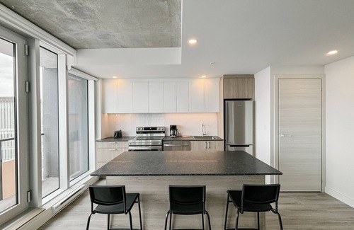 Milton Park Apartment | Modern Unit in Heart of MTL | Pet Friendly & Metro Access