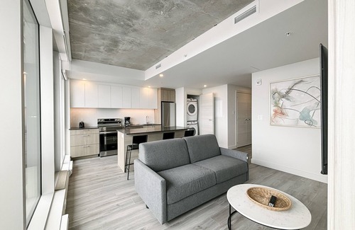 Milton Park Apartment | Modern Unit in Heart of MTL | Pet Friendly & Metro Access