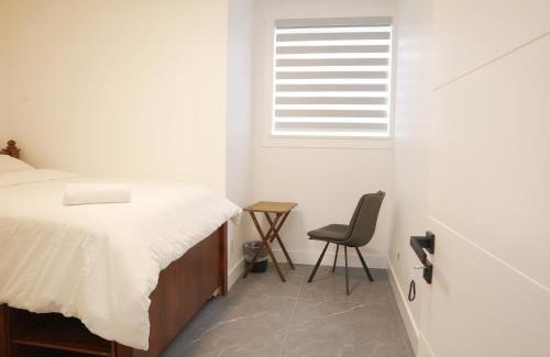 Montgomery House | New Luxury Walkout Suite Near University-BY ROOM