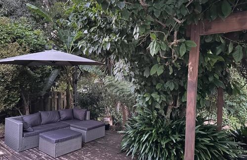 Auckland Apartment | Guest Rated 10/10: New Lynn Self-Contained Unit Near Golf