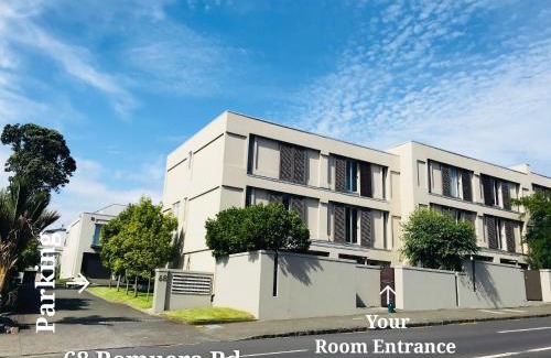 Remuera Bed & Breakfast | Cozy New Market Room - 4-Star Retreat with Great Reviews