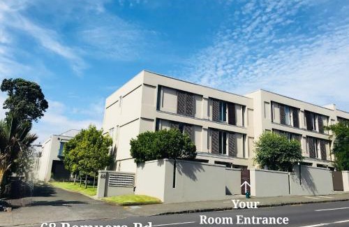Remuera Bed & Breakfast | Cozy New Market Room - 4-Star Retreat with Great Reviews