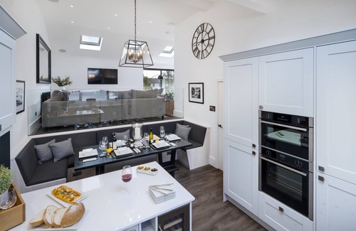 Bowness-on-Windermere House | Experience Mayfair House: 5-Star Lake View Retreat